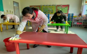 大班保育员学期工作总结5篇