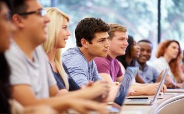 大学里的工作总结推荐7篇