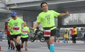 我们班的男生作文参考8篇