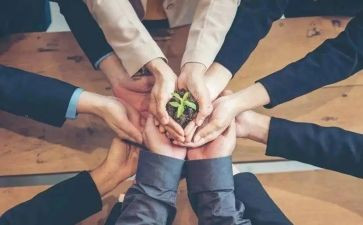 企业员工月演讲稿8篇